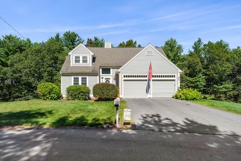 Photo of 327 Fox Run Road, Hudson, NH 03051 (MLS # 5059781)