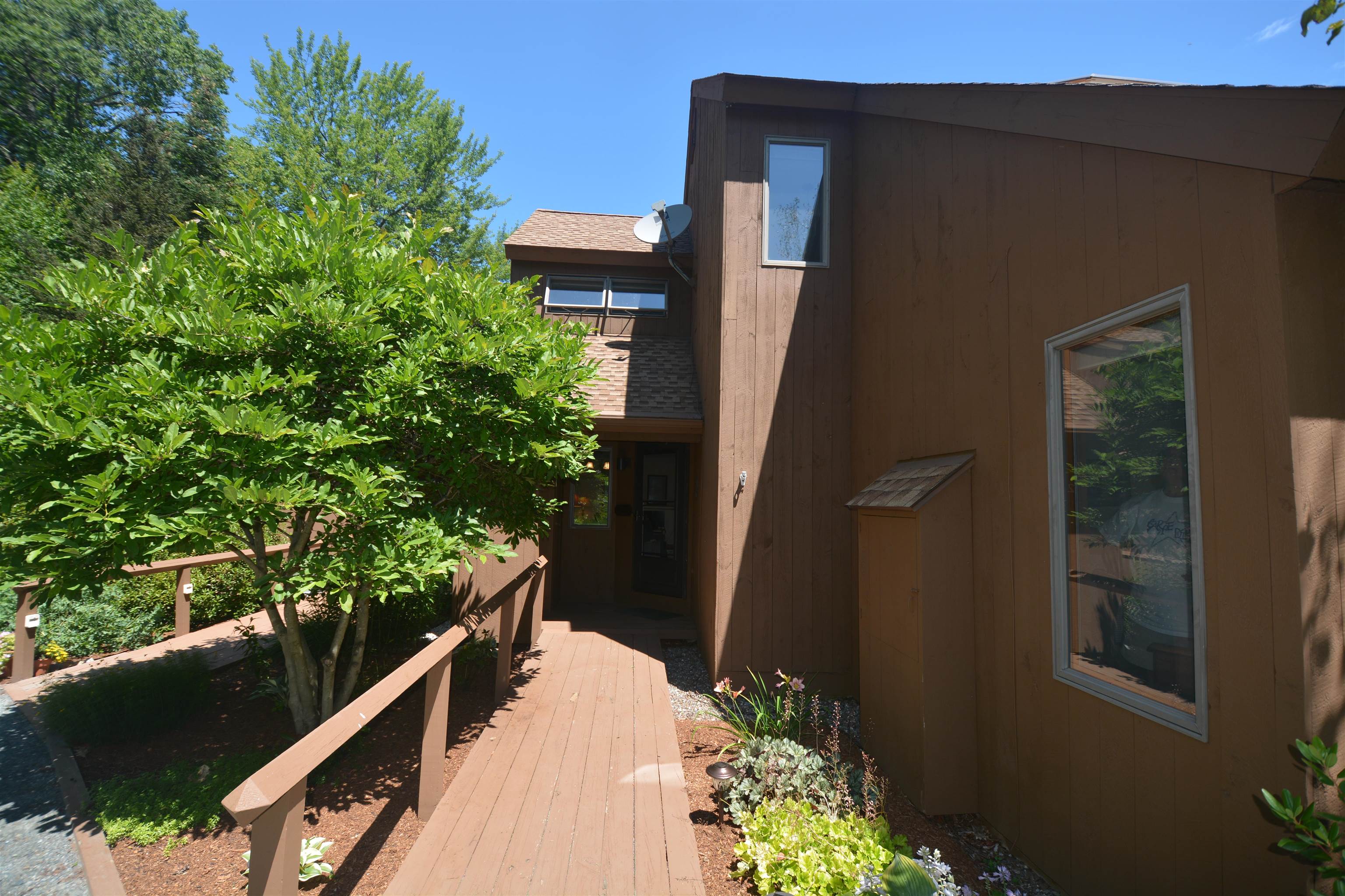 2 Lakeview Place