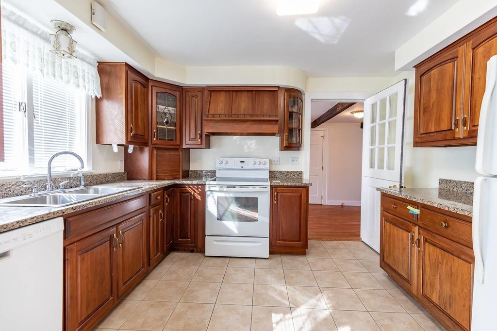 Photo of 962 Montgomery Street, Manchester, NH 03102 (MLS # 5078437)