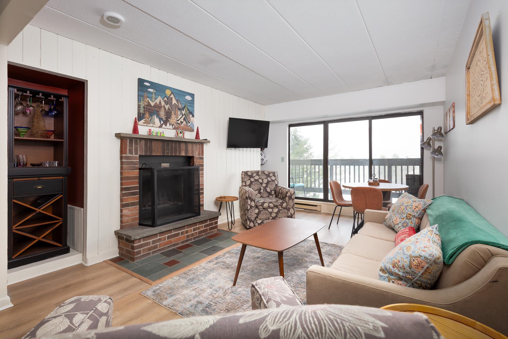 137 East Mountain Road 2E9