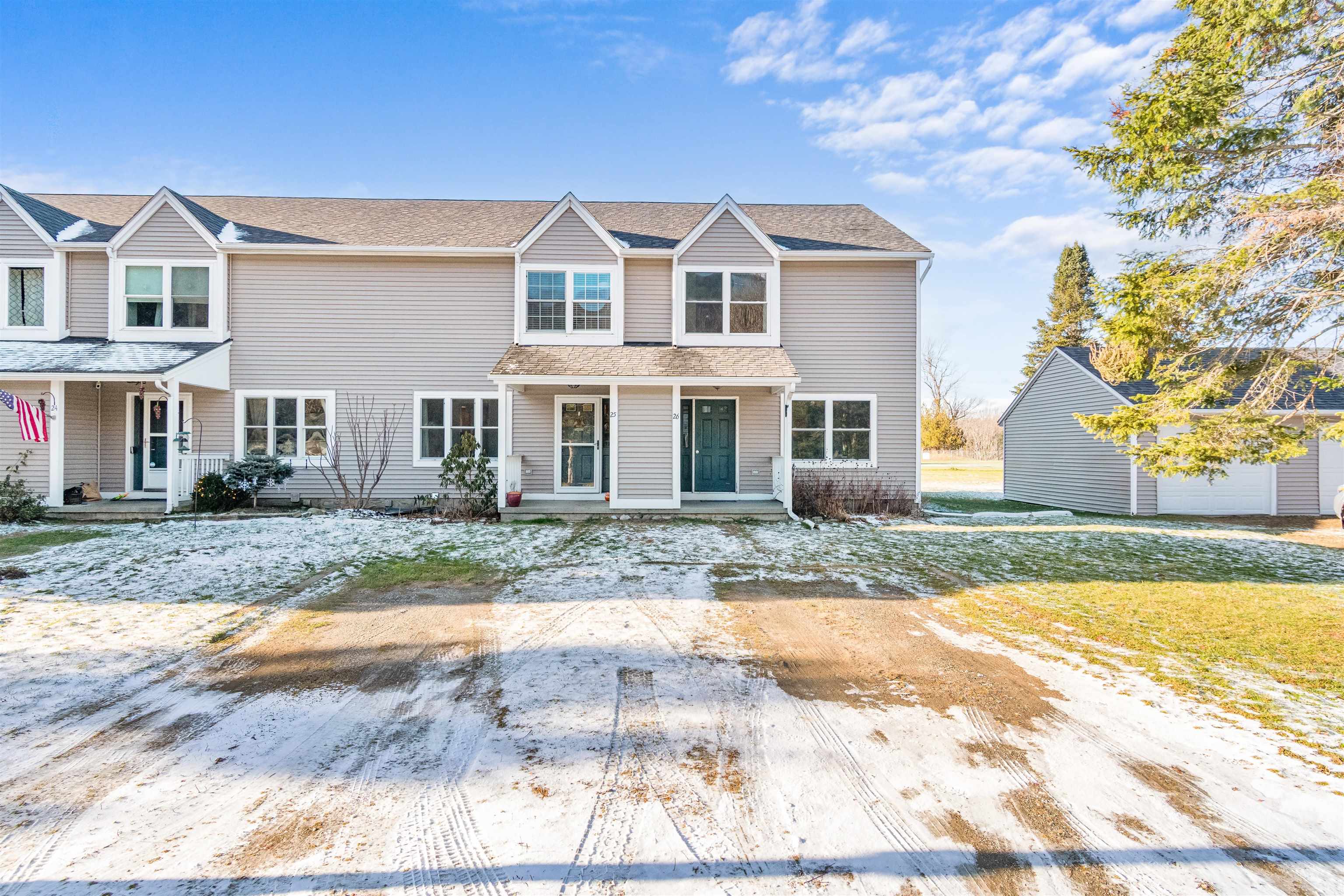 25 E Country Club Drive 25