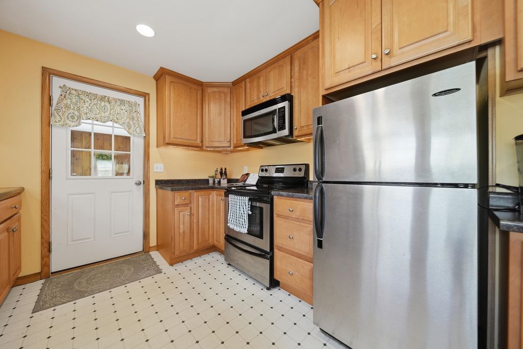 Photo of 199 Coral Avenue, Manchester, NH 03104 (MLS # 5088777)