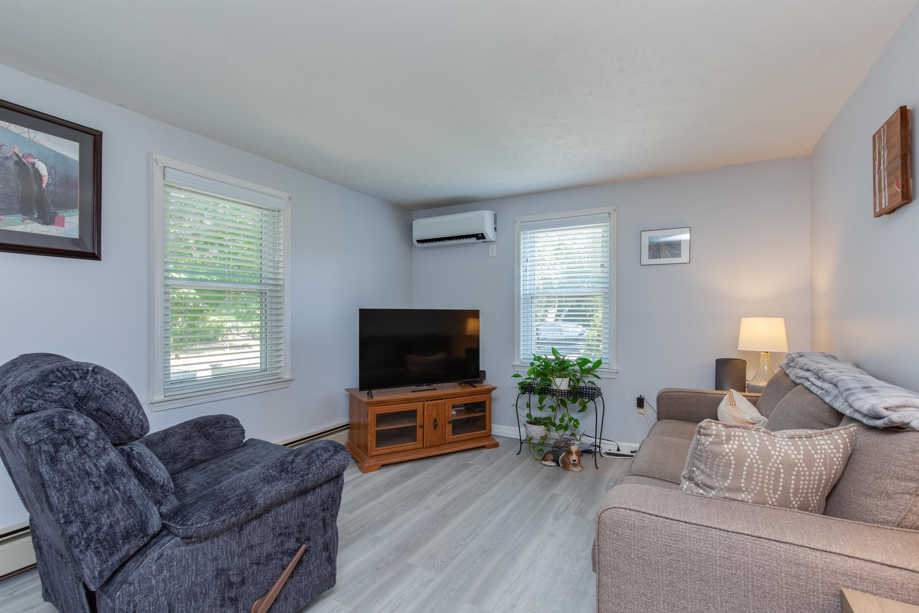 Manchester, New Hampshire 03109, United States, 3 Bedrooms Bedrooms, ,2 BathroomsBathrooms,Residential,Active,190425