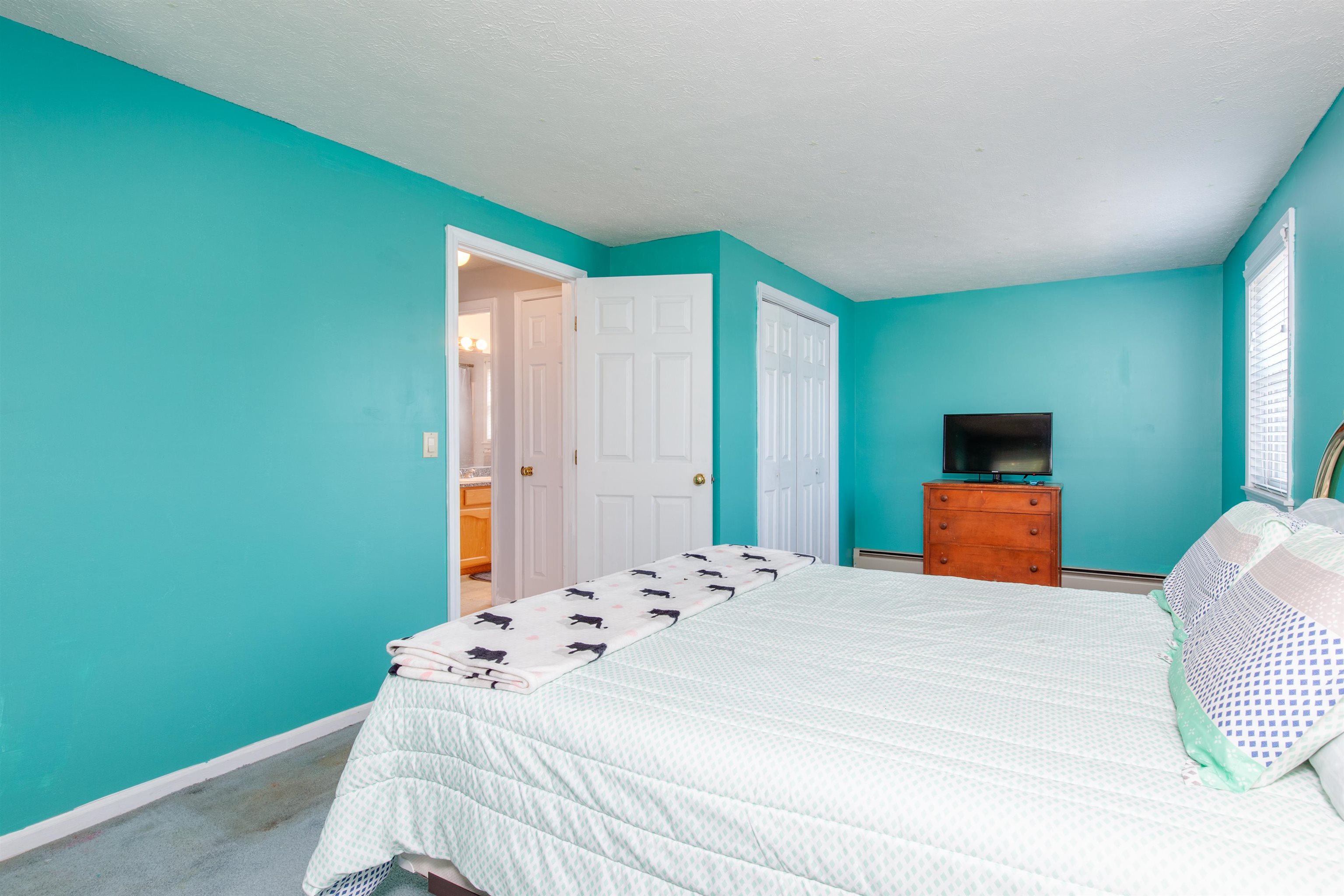 Manchester, New Hampshire 03109, United States, 3 Bedrooms Bedrooms, ,2 BathroomsBathrooms,Residential,Active,190425