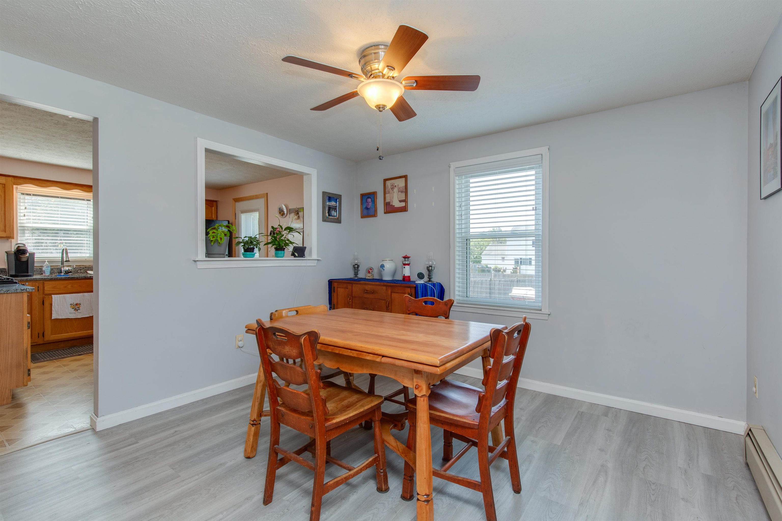 Manchester, New Hampshire 03109, United States, 3 Bedrooms Bedrooms, ,2 BathroomsBathrooms,Residential,Active,190425