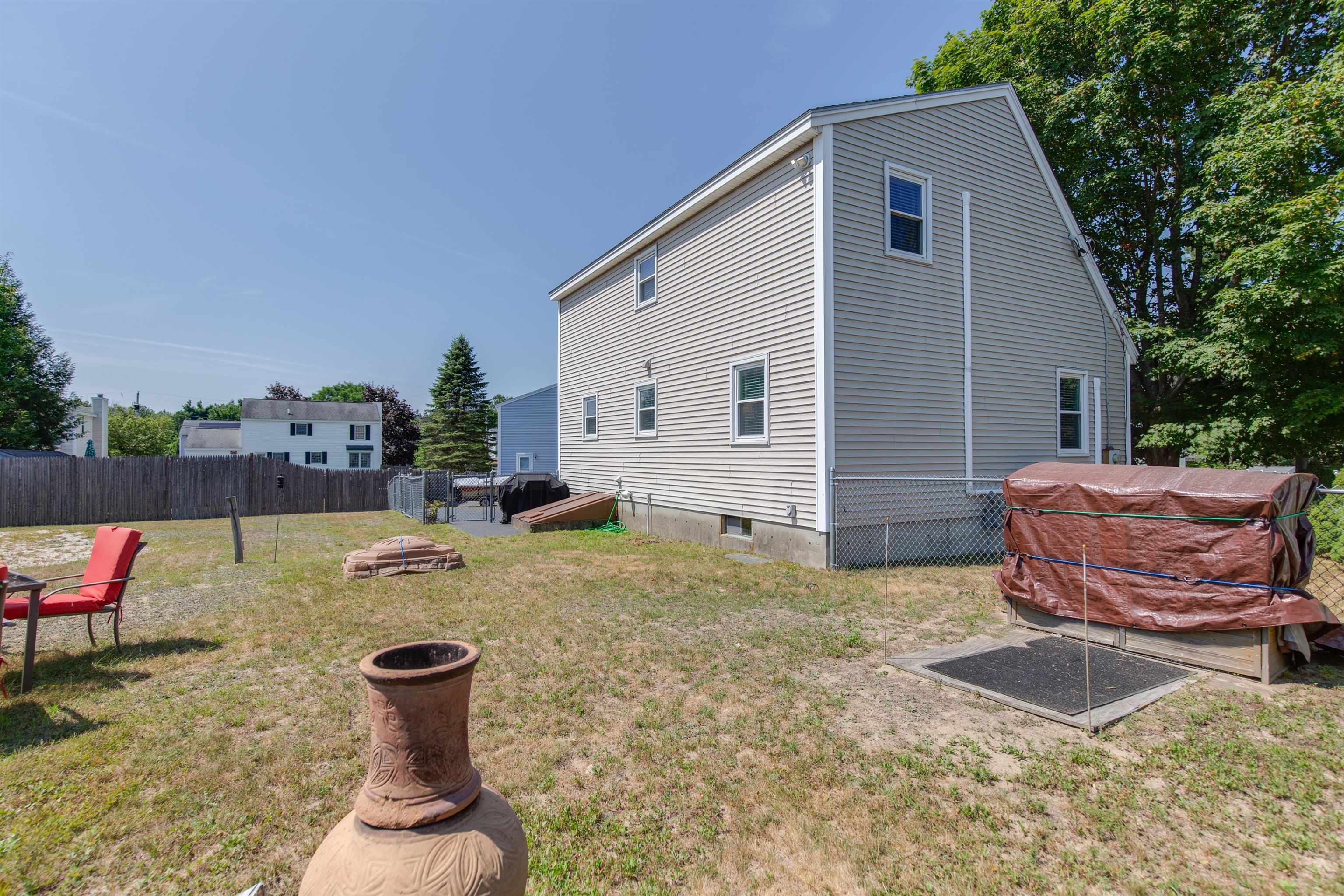 Manchester, New Hampshire 03109, United States, 3 Bedrooms Bedrooms, ,2 BathroomsBathrooms,Residential,Active,190425