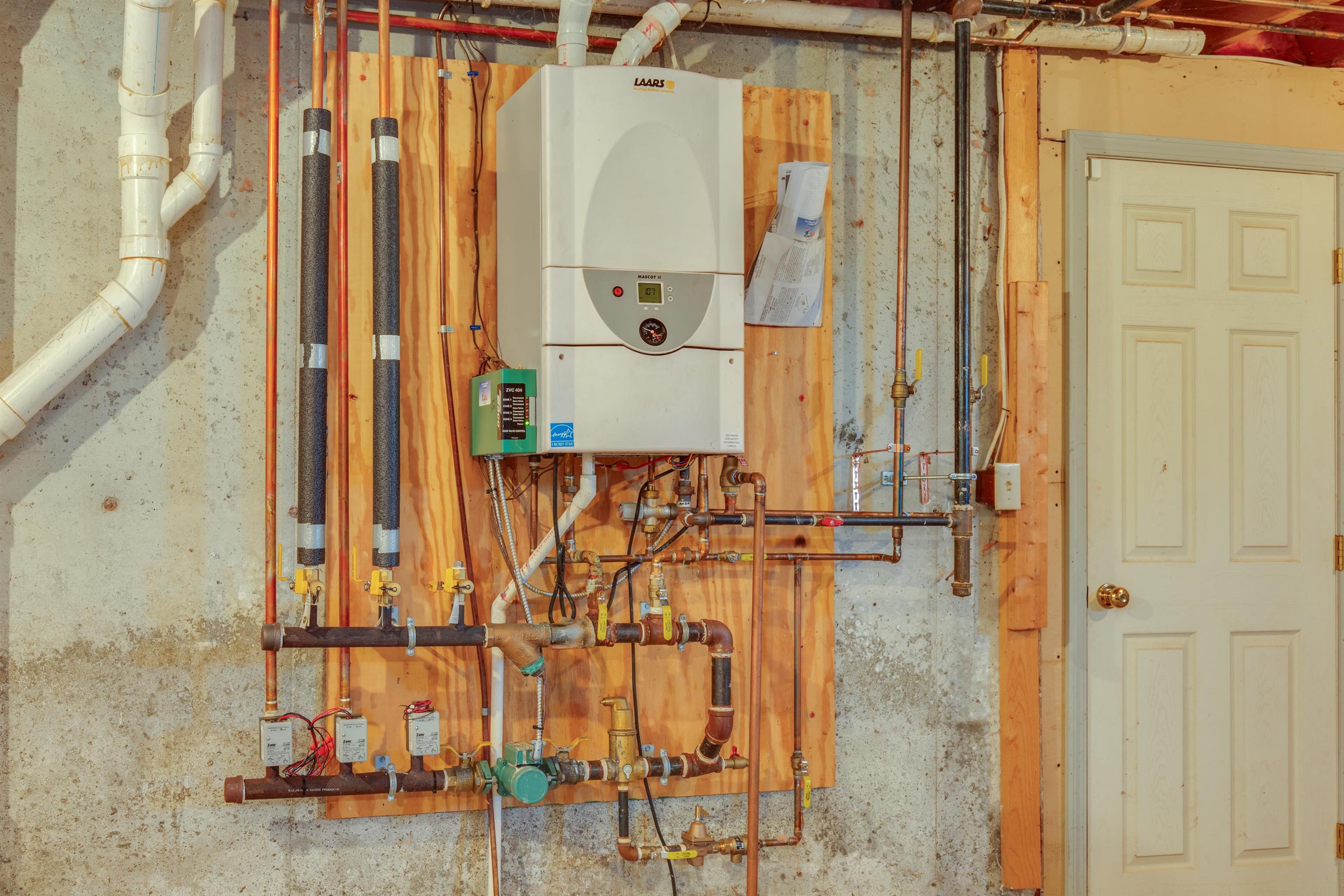 Manchester, New Hampshire 03109, United States, 3 Bedrooms Bedrooms, ,2 BathroomsBathrooms,Residential,Active,190425