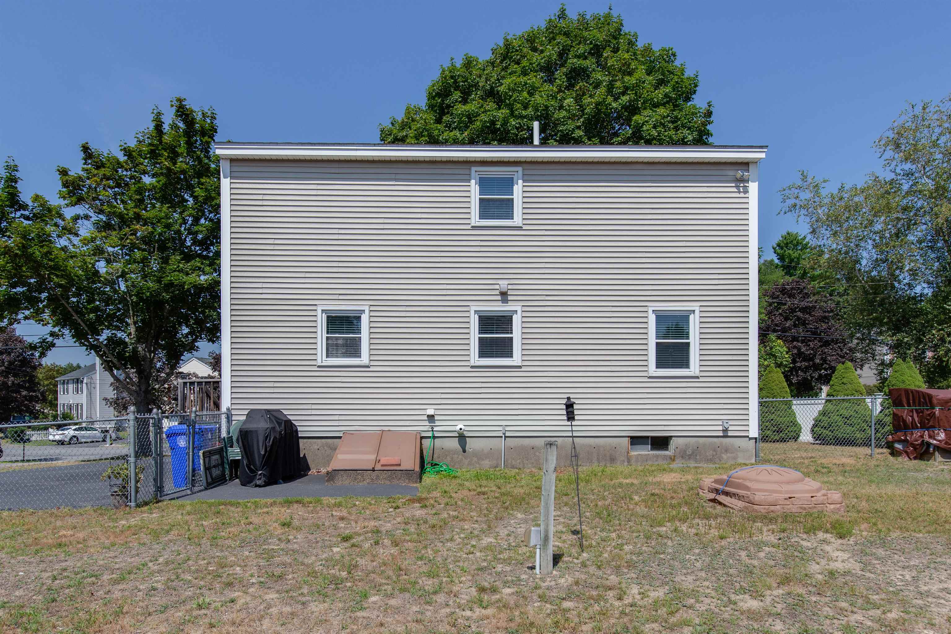 Manchester, New Hampshire 03109, United States, 3 Bedrooms Bedrooms, ,2 BathroomsBathrooms,Residential,Active,190425