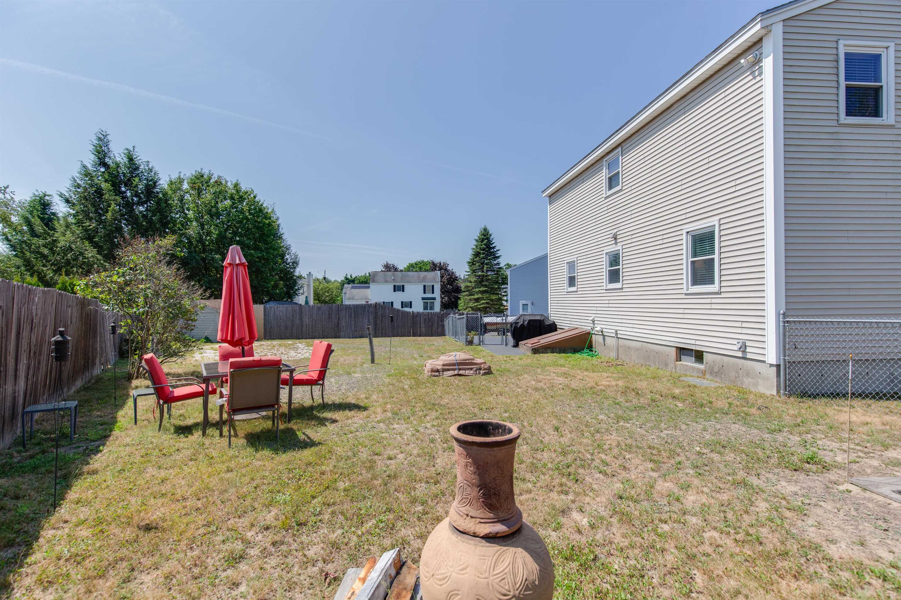 Manchester, New Hampshire 03109, United States, 3 Bedrooms Bedrooms, ,2 BathroomsBathrooms,Residential,Active,190425