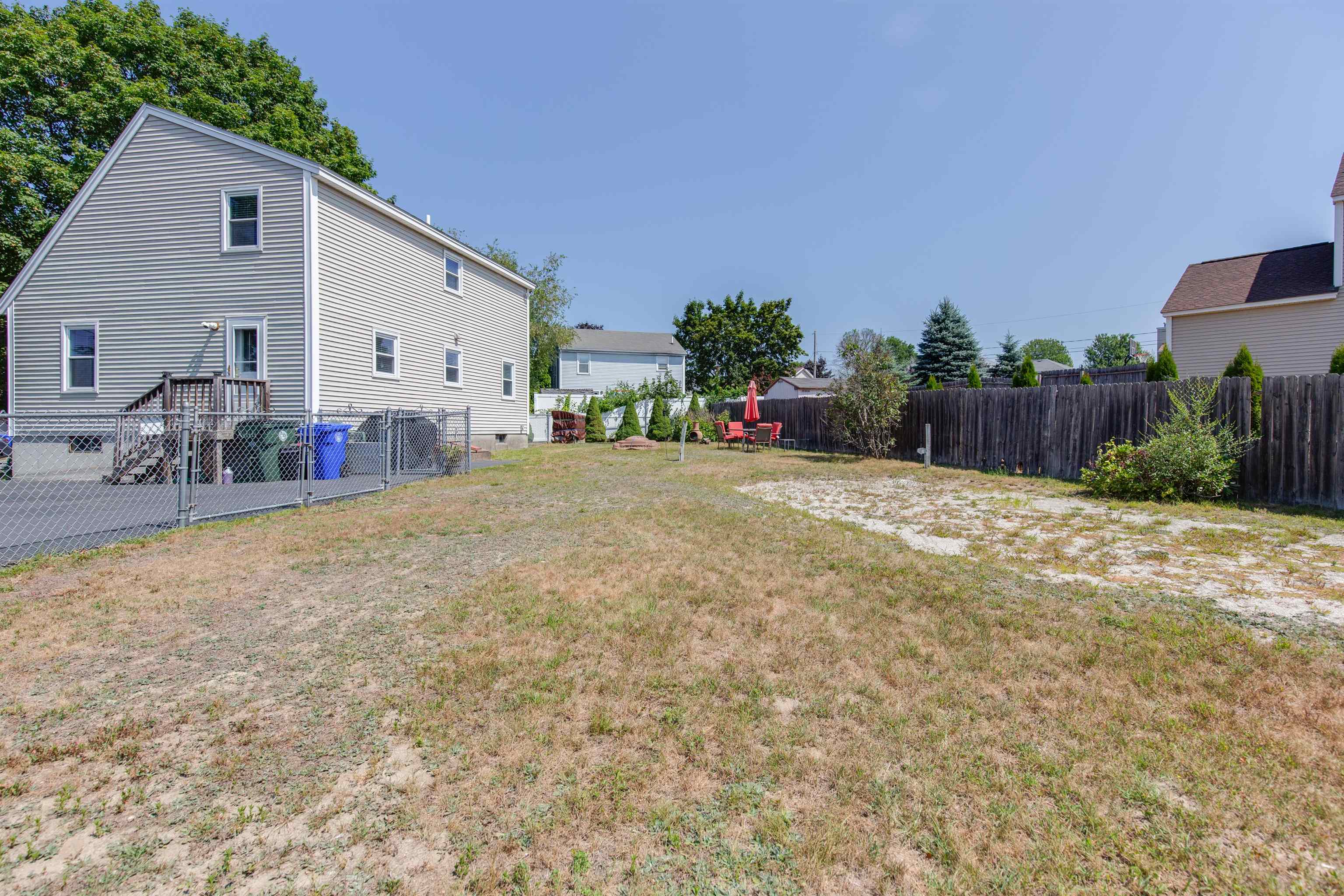 Manchester, New Hampshire 03109, United States, 3 Bedrooms Bedrooms, ,2 BathroomsBathrooms,Residential,Active,190425