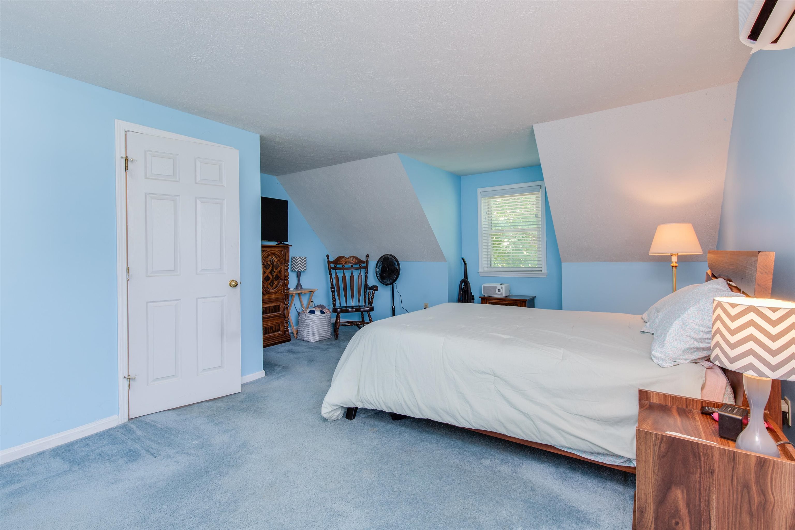 Manchester, New Hampshire 03109, United States, 3 Bedrooms Bedrooms, ,2 BathroomsBathrooms,Residential,Active,190425