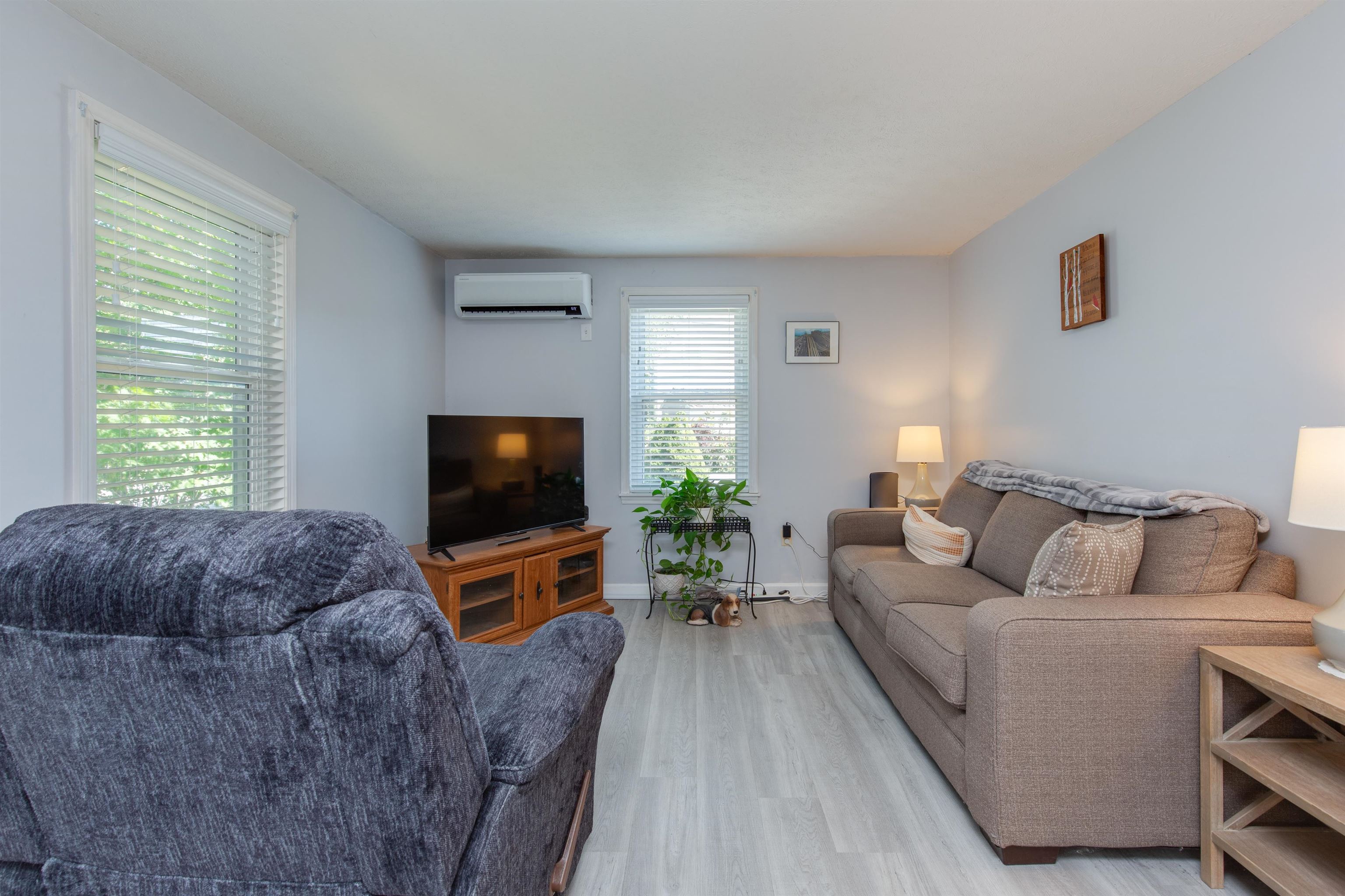 Manchester, New Hampshire 03109, United States, 3 Bedrooms Bedrooms, ,2 BathroomsBathrooms,Residential,Active,190425