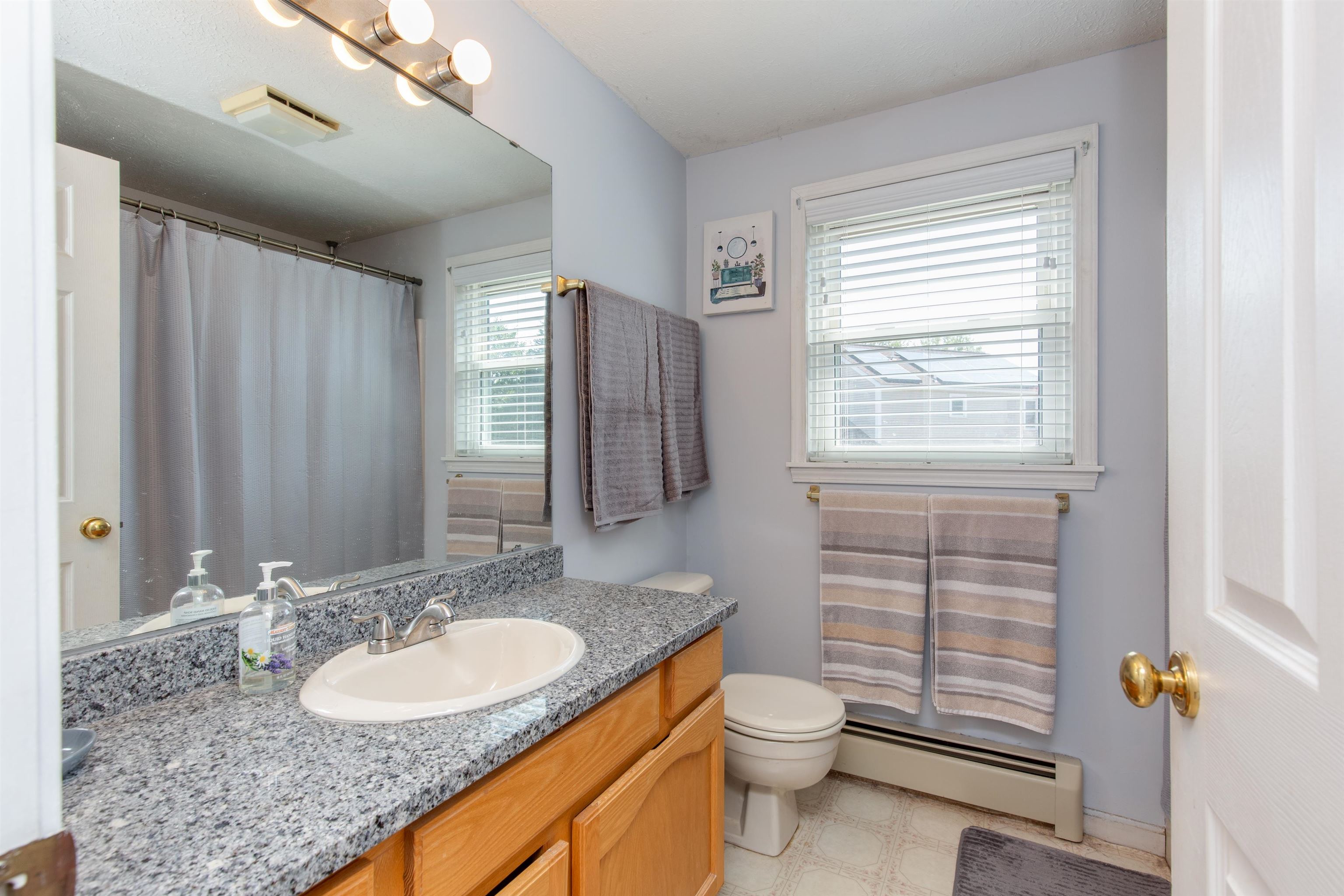 Manchester, New Hampshire 03109, United States, 3 Bedrooms Bedrooms, ,2 BathroomsBathrooms,Residential,Active,190425