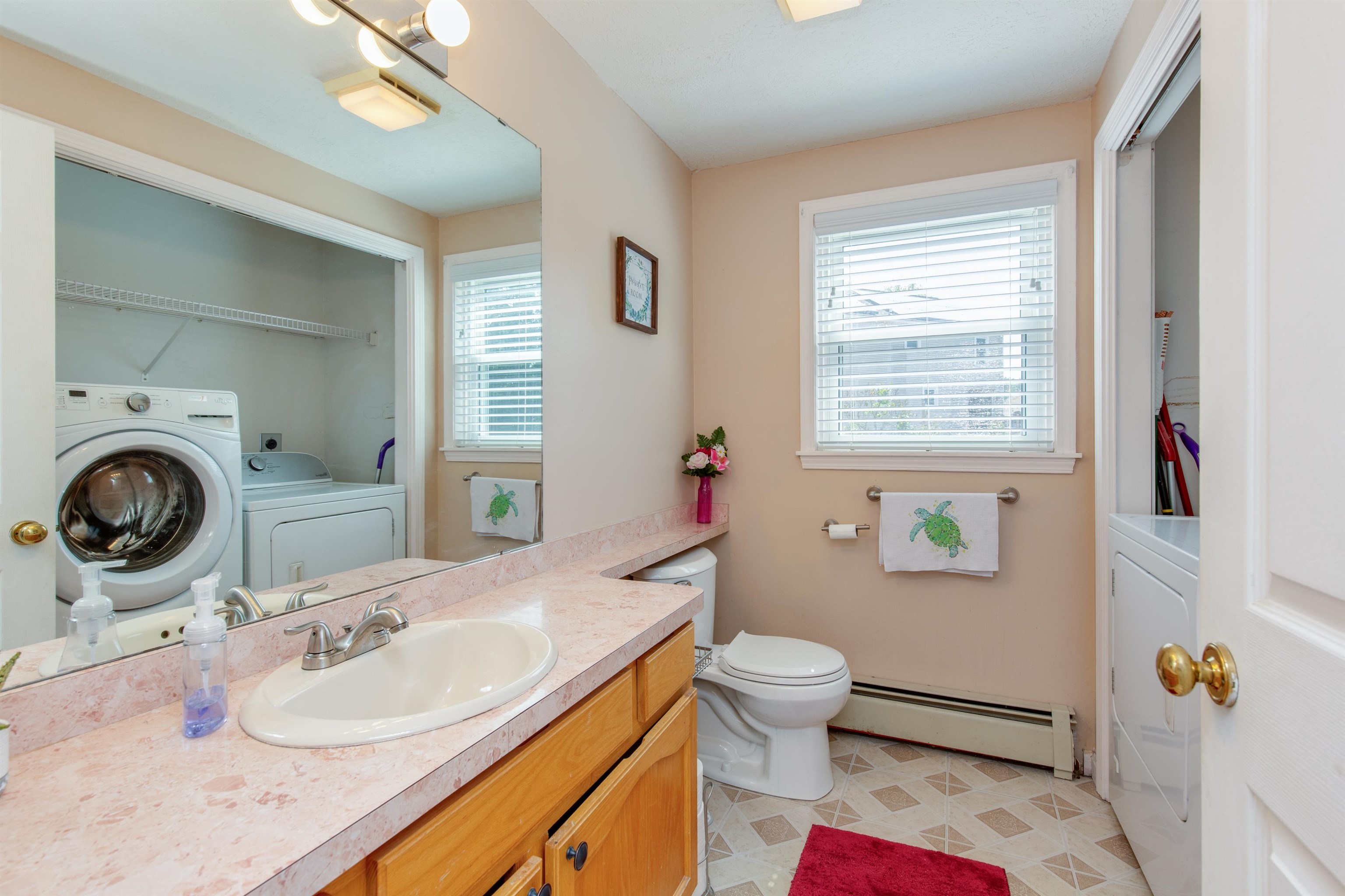 Manchester, New Hampshire 03109, United States, 3 Bedrooms Bedrooms, ,2 BathroomsBathrooms,Residential,Active,190425