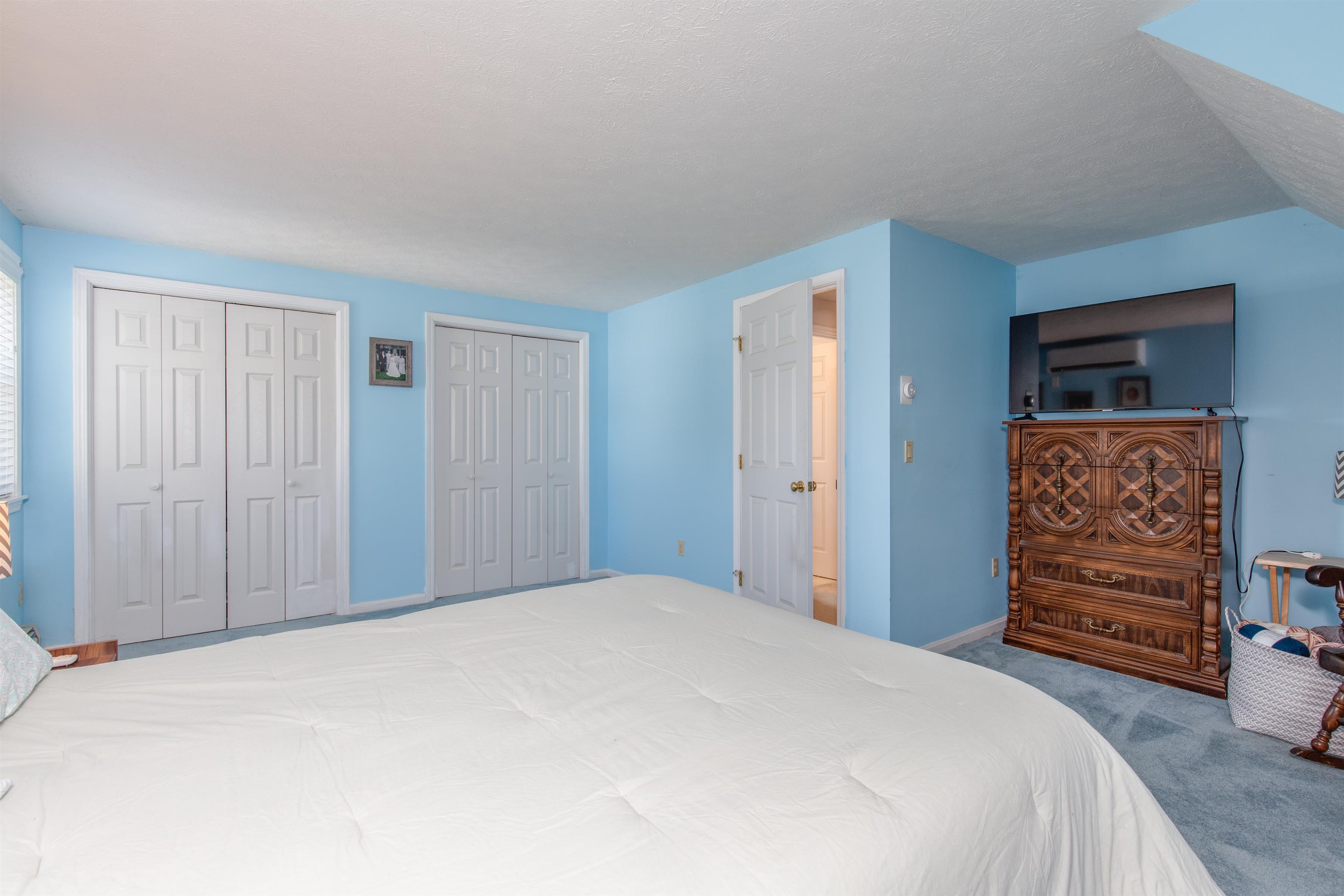 Manchester, New Hampshire 03109, United States, 3 Bedrooms Bedrooms, ,2 BathroomsBathrooms,Residential,Active,190425