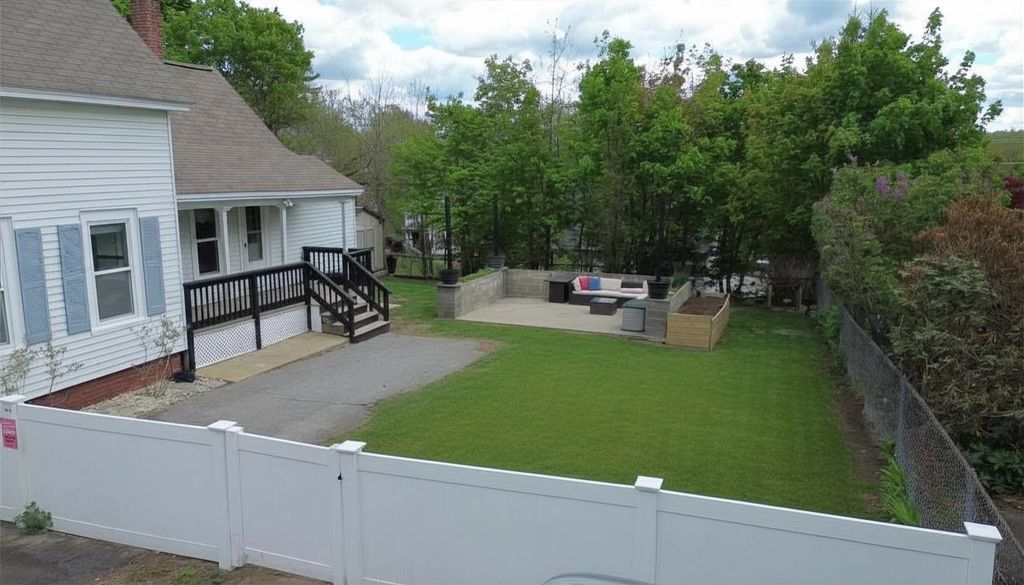 Photo of 19 High Street, Derry, NH 03038 (MLS # 5089029)