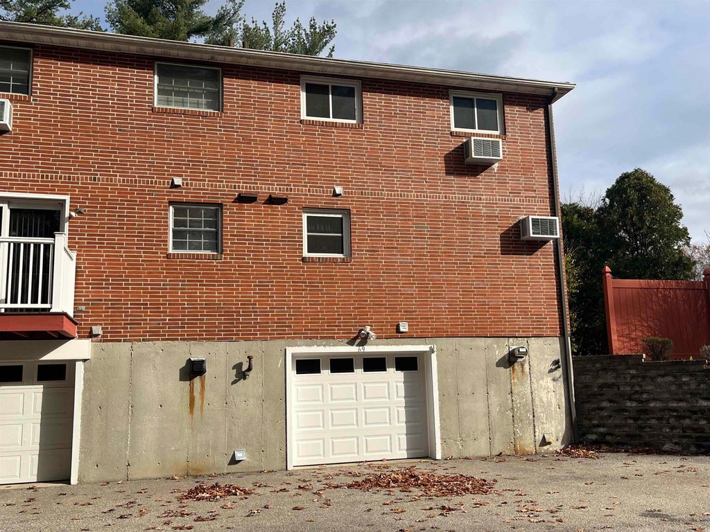 Photo of 69 Oakridge Drive, Londonderry, NH 03053 (MLS # 5069388)