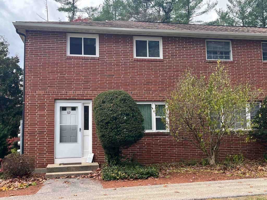 Photo of 69 Oakridge Drive, Londonderry, NH 03053 (MLS # 5069388)