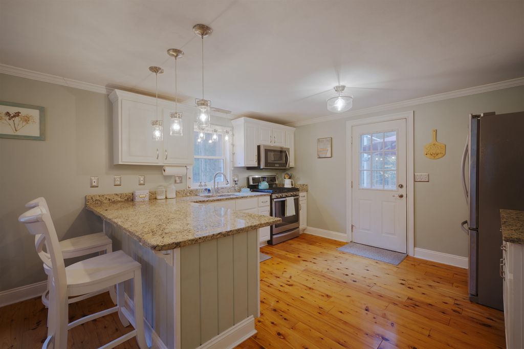 Photo of 9 Wiggin Drive, Newmarket, NH 03857 (MLS # 5073690)