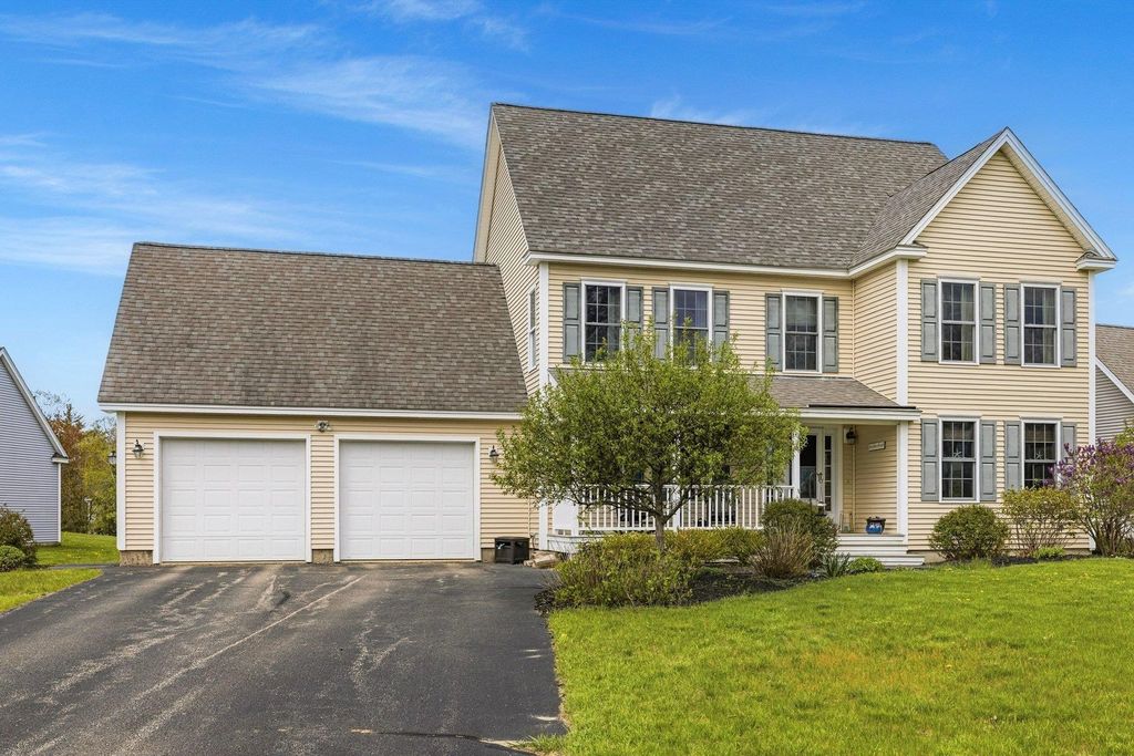 Photo of 8 Mason Drive, Stratham, NH 03885 (MLS # 5088451)