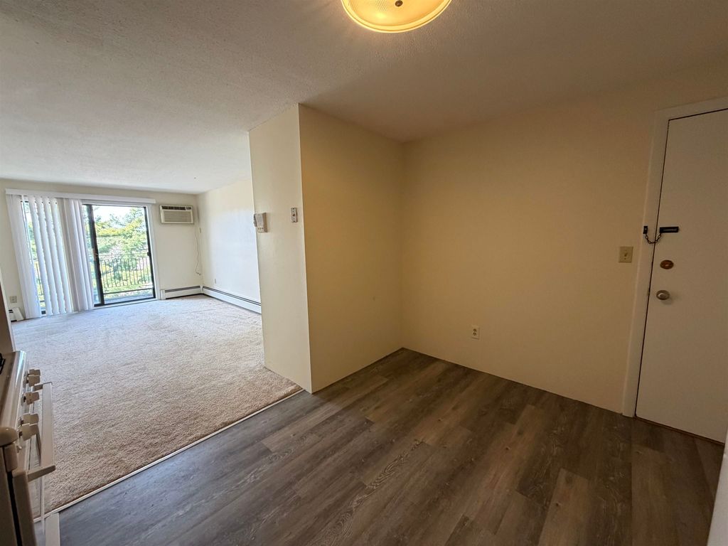 Photo of 134 Mammoth Road #29, Hooksett, NH 03106 (MLS # 5083918)