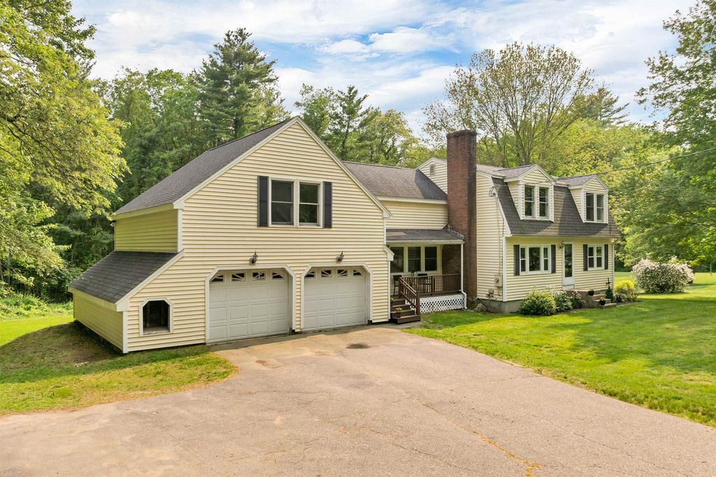 Photo of 44 High Street, Stratham, NH 03885 (MLS # 5036412)