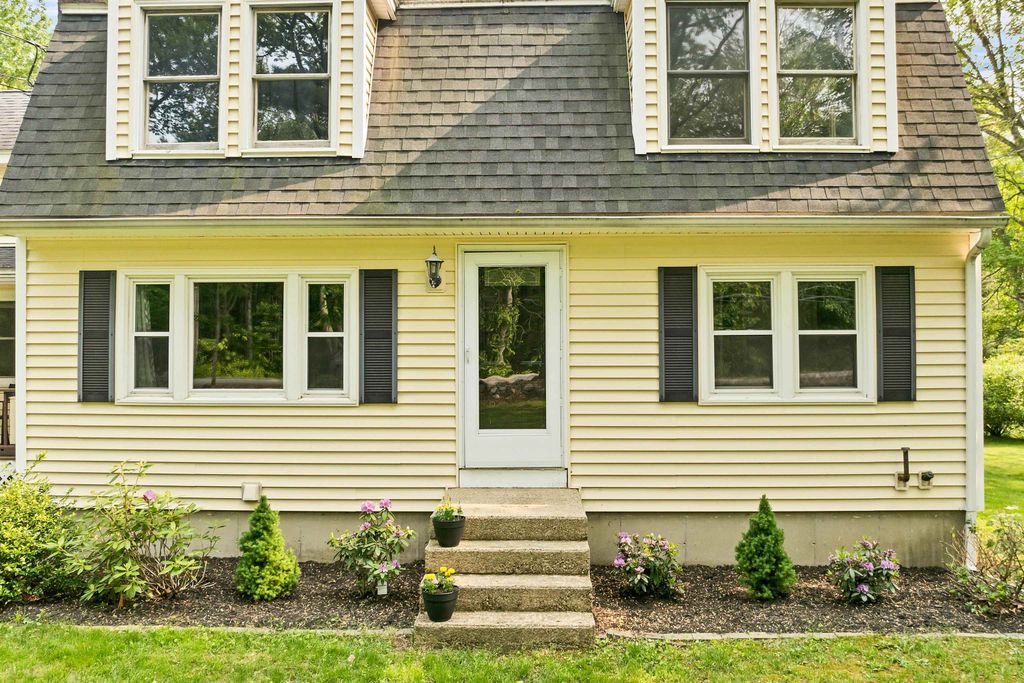 Photo of 44 High Street, Stratham, NH 03885 (MLS # 5036412)