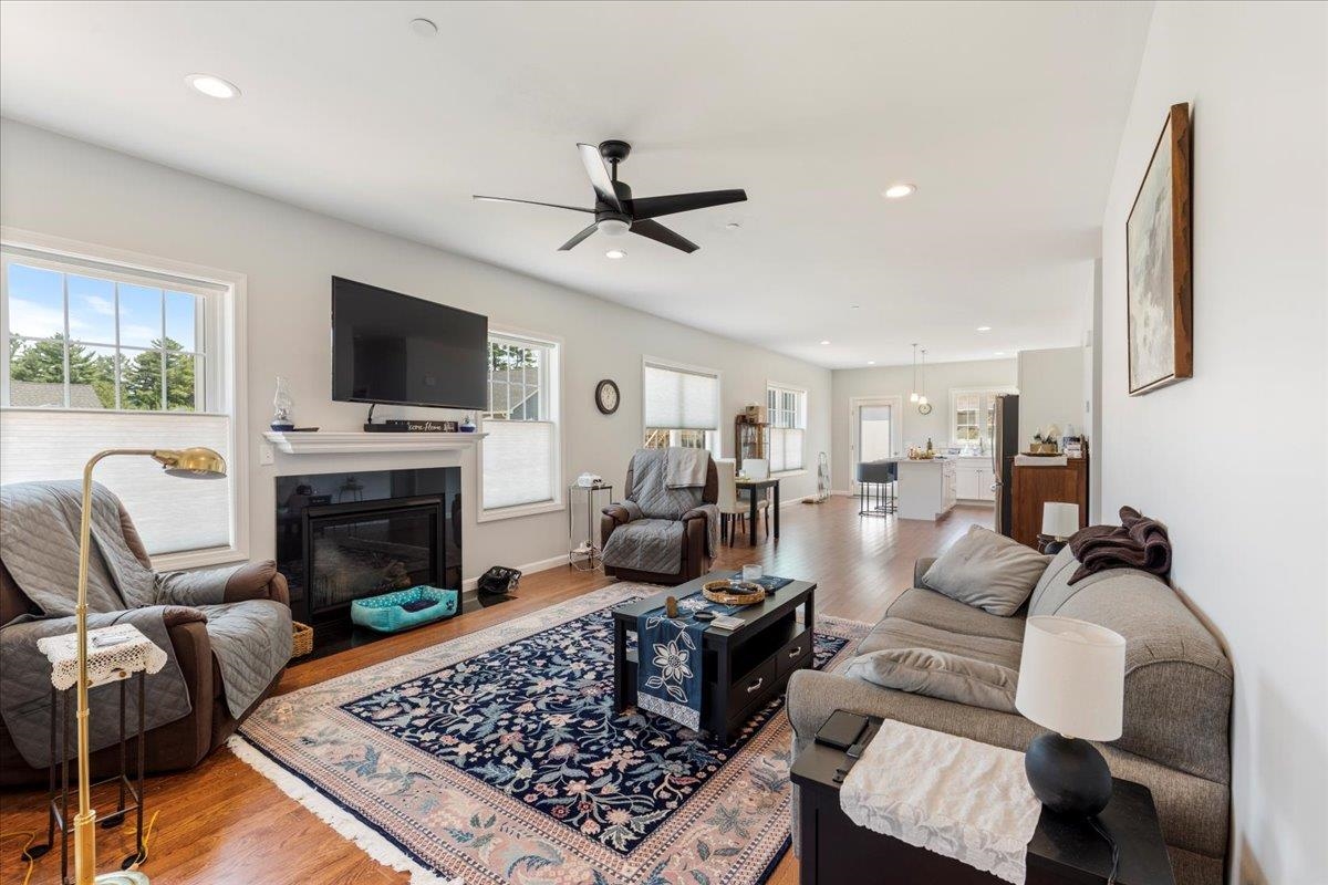 Pelham, New Hampshire 03076, United States, 2 Bedrooms Bedrooms, ,2 BathroomsBathrooms,Residential,Active,73816