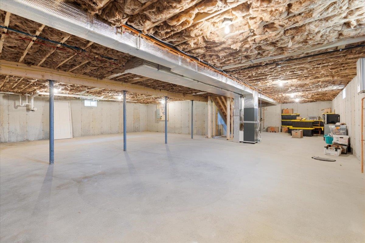 Pelham, New Hampshire 03076, United States, 2 Bedrooms Bedrooms, ,2 BathroomsBathrooms,Residential,Active,73816