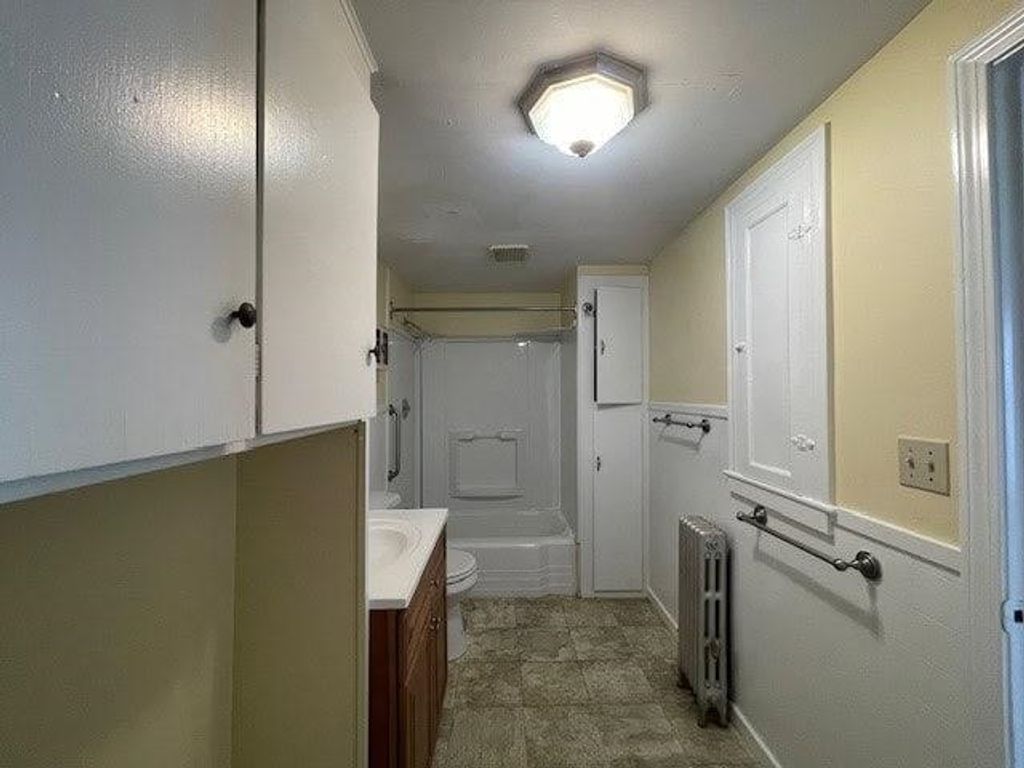 Photo of 304 COOLIDGE Avenue #1N, Manchester, NH 03102 (MLS # 5065689)