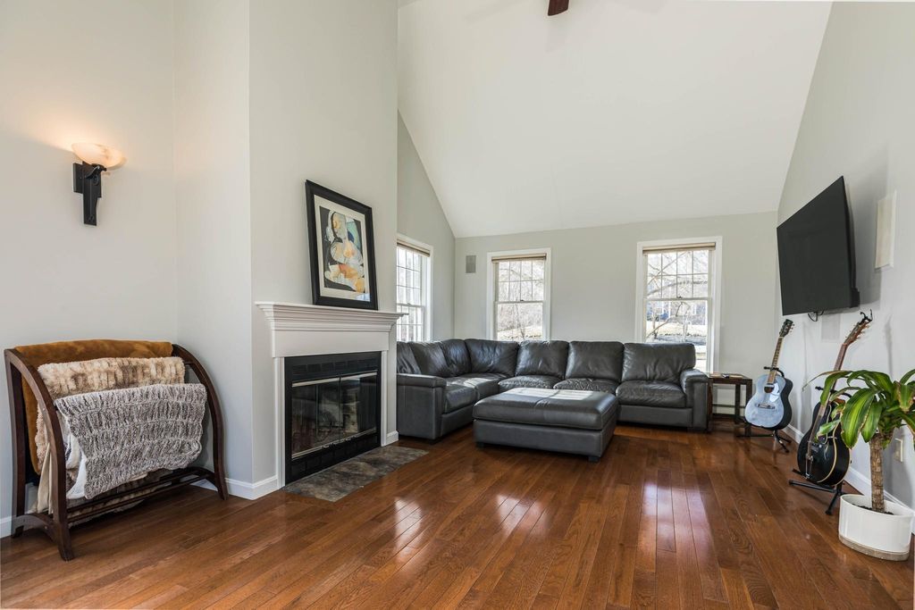 Photo of 188 Buckminster Way, Portsmouth, NH 03801 (MLS # 5079790)