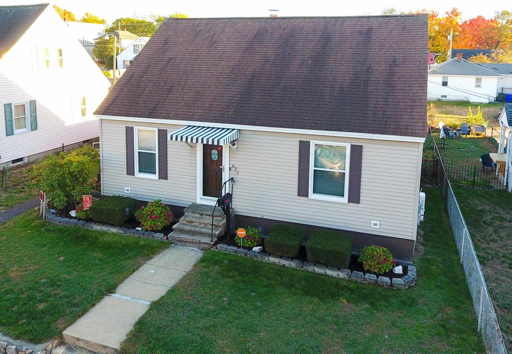 Photo of 635 Green Street, Manchester, NH 03103 (MLS # 5066767)