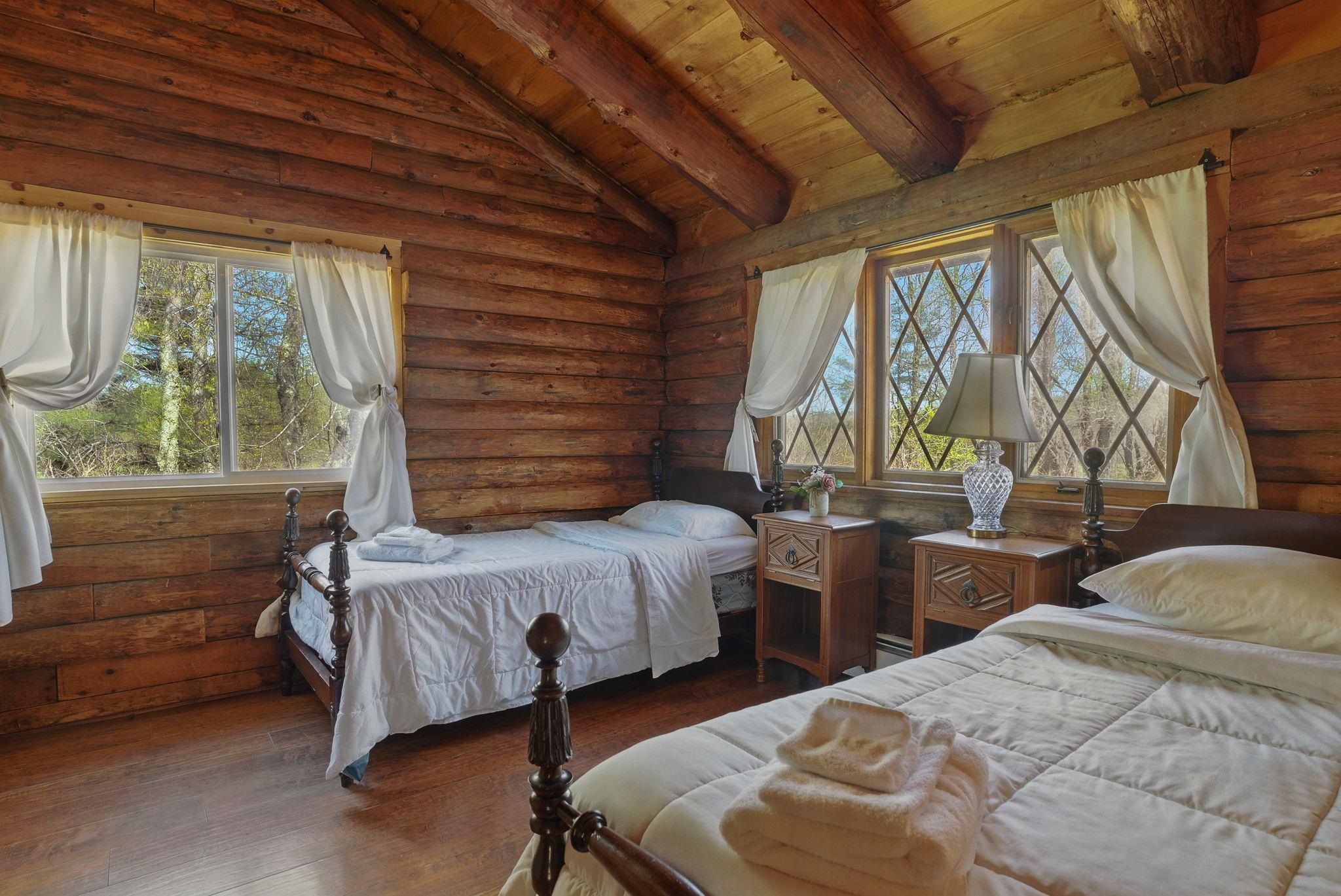 Temple, New Hampshire 03084, United States, 18 Bedrooms Bedrooms, ,11 BathroomsBathrooms,Residential,Active,175812