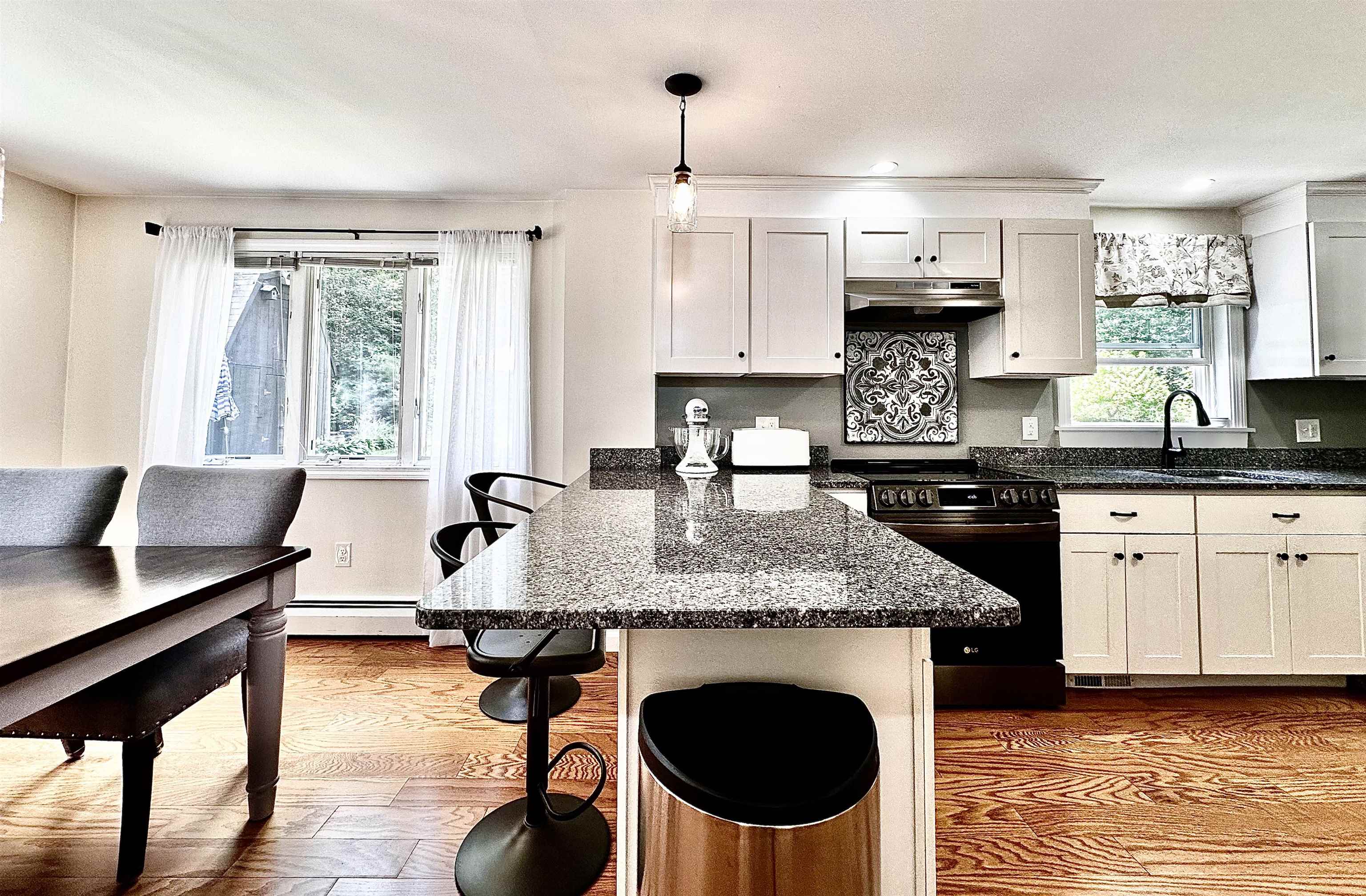 Somersworth, New Hampshire 03878, United States, 3 Bedrooms Bedrooms, ,2 BathroomsBathrooms,Residential,Pending,184951