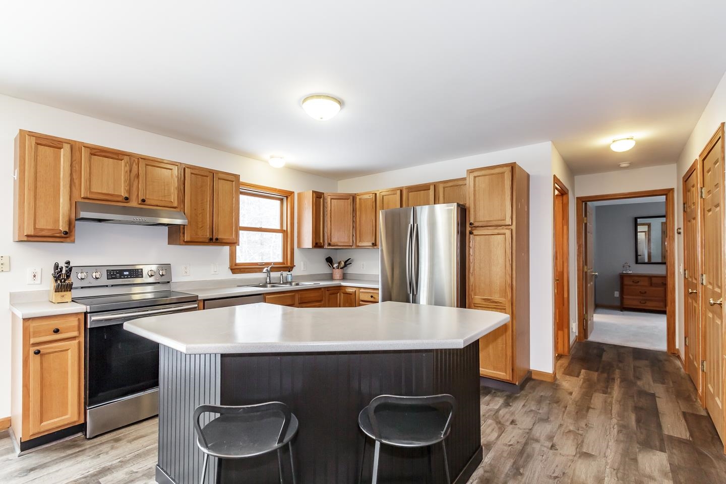 Bow, New Hampshire 03304, United States, 6 Bedrooms Bedrooms, ,4 BathroomsBathrooms,Residential,Pending,18548