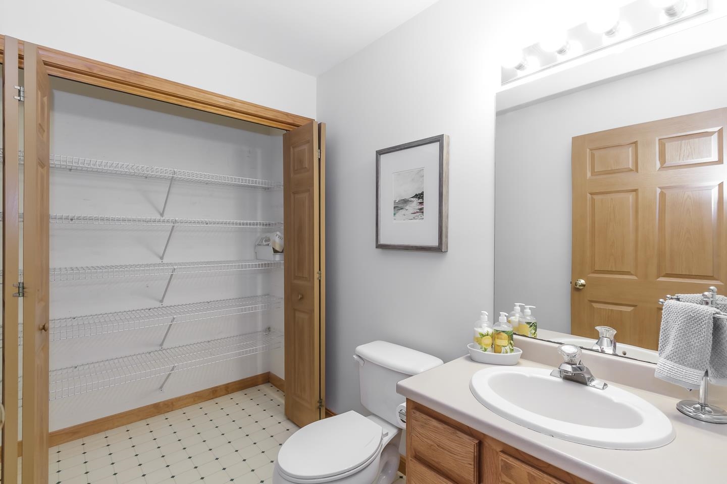 Bow, New Hampshire 03304, United States, 6 Bedrooms Bedrooms, ,4 BathroomsBathrooms,Residential,Pending,18548