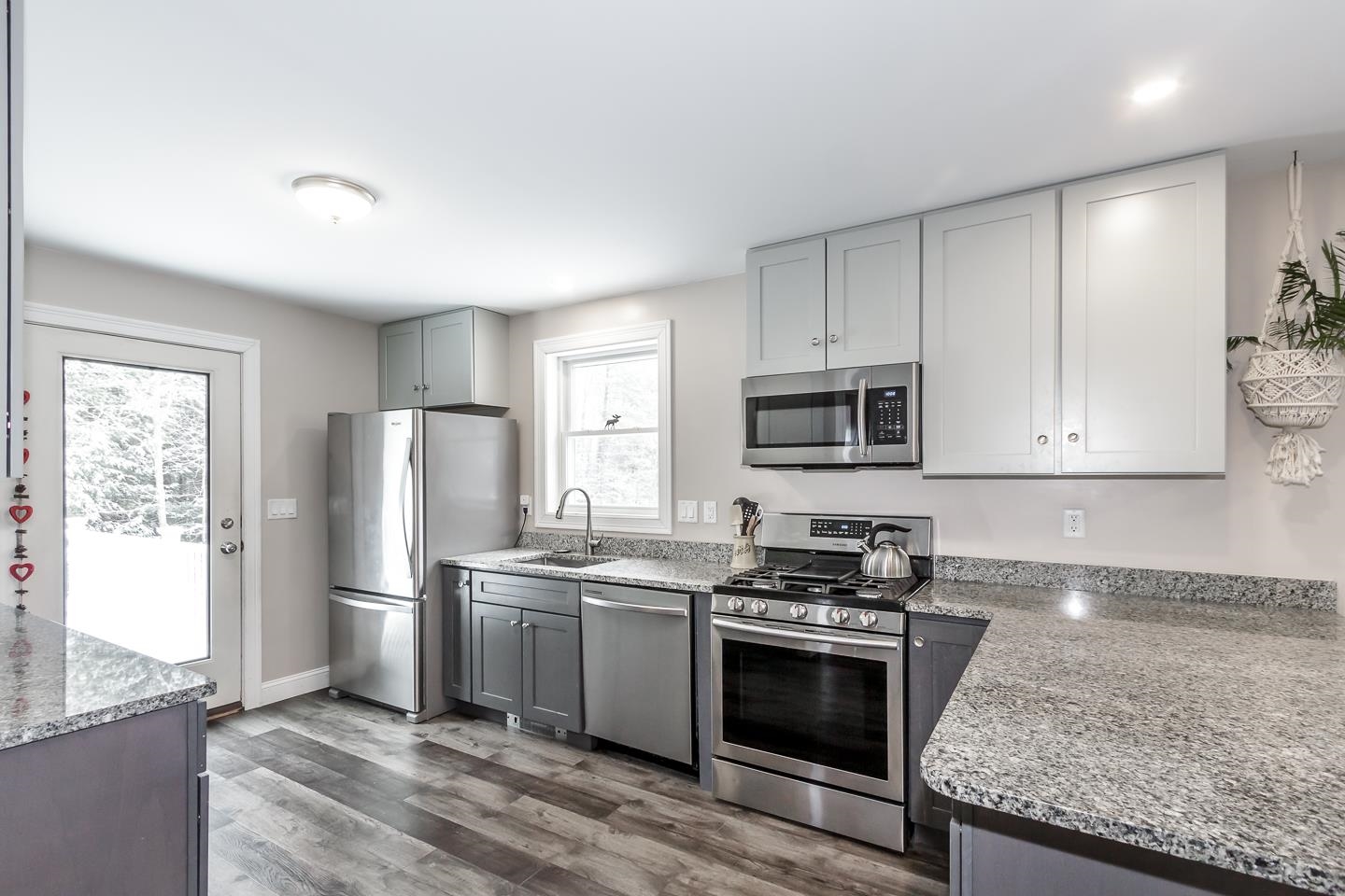 Bow, New Hampshire 03304, United States, 6 Bedrooms Bedrooms, ,4 BathroomsBathrooms,Residential,Pending,18548