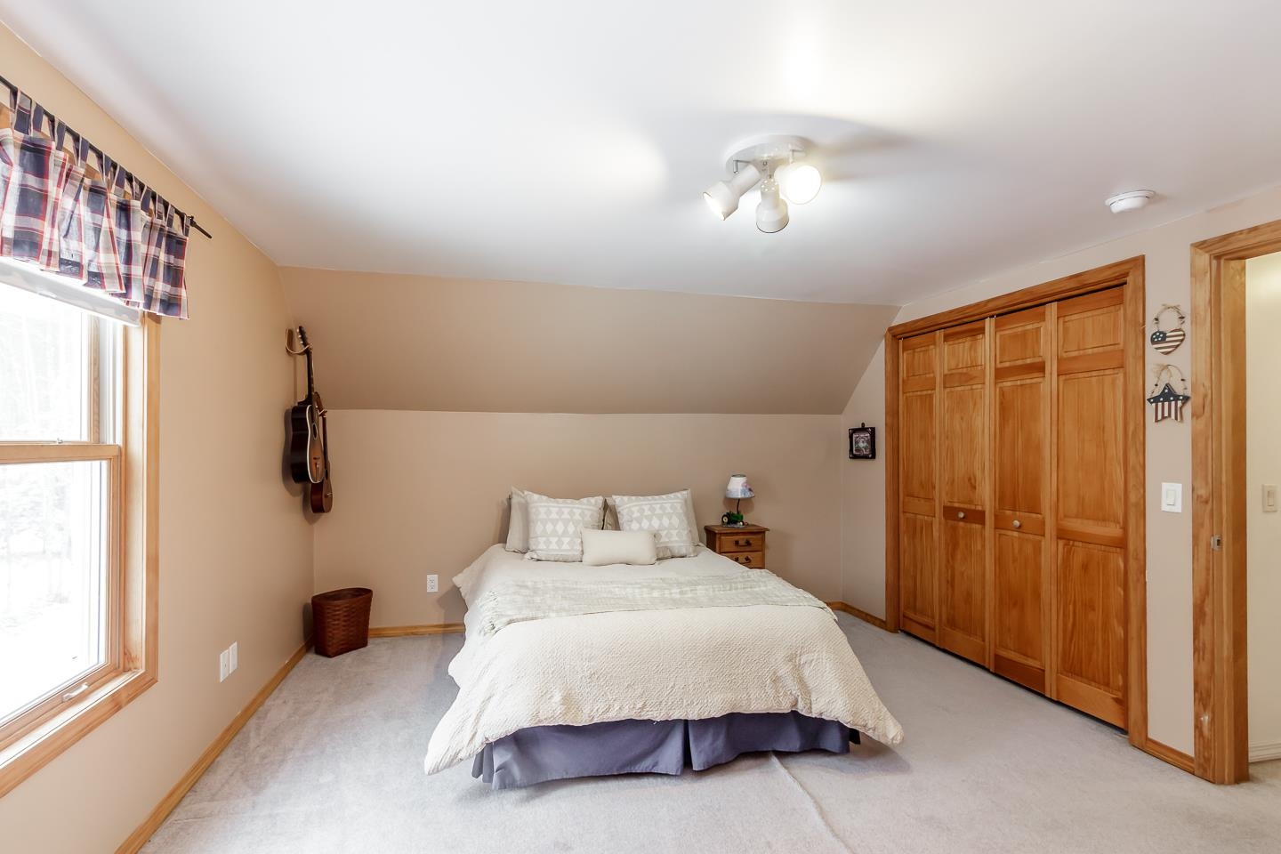 Bow, New Hampshire 03304, United States, 6 Bedrooms Bedrooms, ,4 BathroomsBathrooms,Residential,Pending,18548