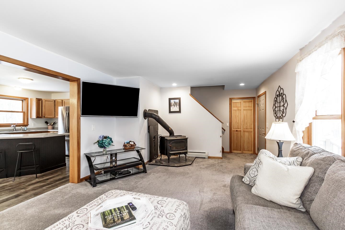 Bow, New Hampshire 03304, United States, 6 Bedrooms Bedrooms, ,4 BathroomsBathrooms,Residential,Pending,18548