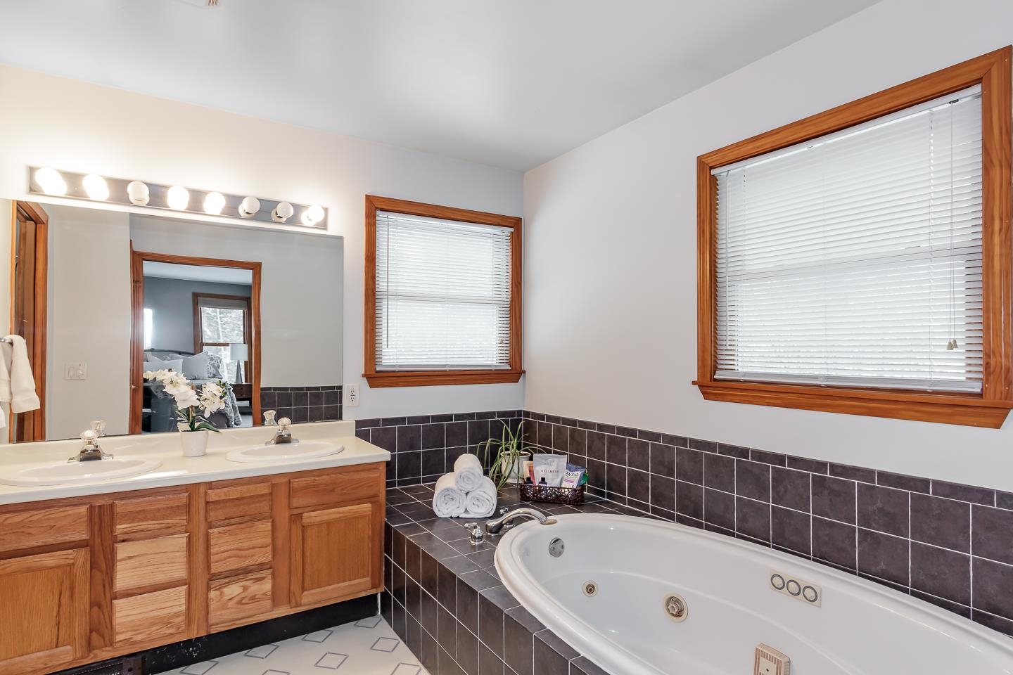 Bow, New Hampshire 03304, United States, 6 Bedrooms Bedrooms, ,4 BathroomsBathrooms,Residential,Pending,18548