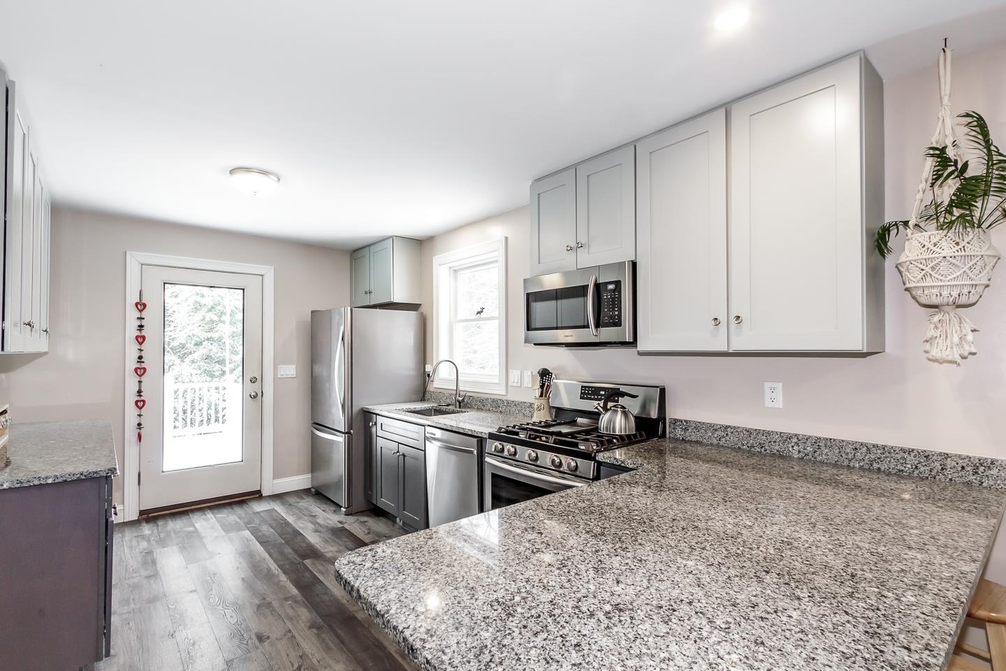 Bow, New Hampshire 03304, United States, 6 Bedrooms Bedrooms, ,4 BathroomsBathrooms,Residential,Pending,18548