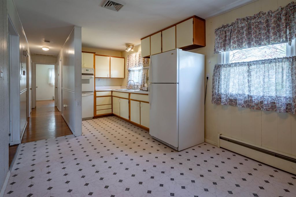 Photo of 3 Derby Circle, Nashua, NH 03062 (MLS # 5087563)