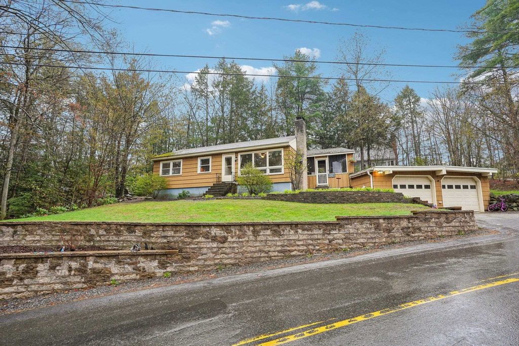 Photo of 23 Pineridge Street, Goffstown, NH 03045 (MLS # 5086496)
