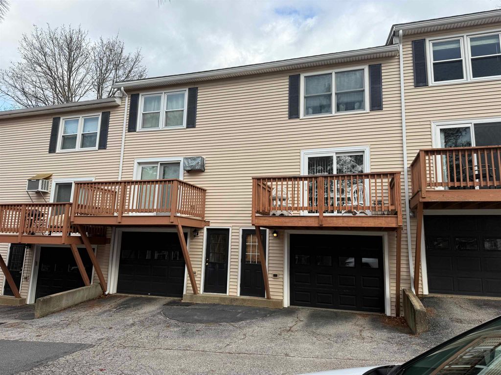 Photo of 7 Picadilly Court, Manchester, NH 03104 (MLS # 5069491)