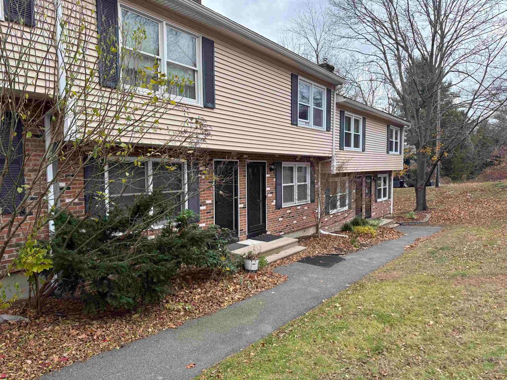 Photo of 7 Picadilly Court, Manchester, NH 03104 (MLS # 5069491)