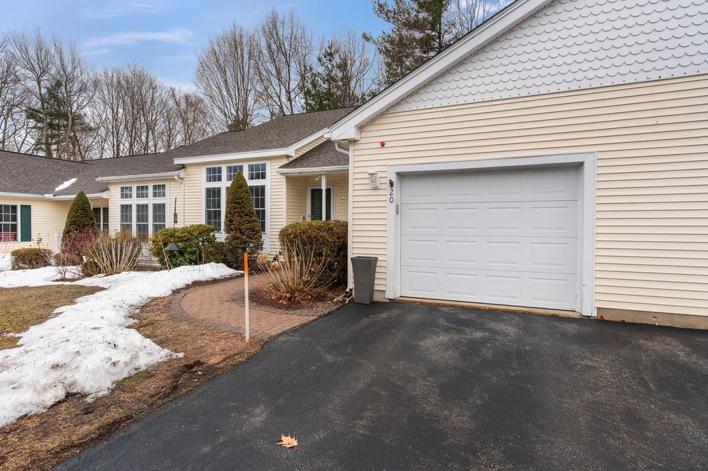 Photo of 20 Lincoln Drive, Londonderry, NH 03053 (MLS # 5079947)