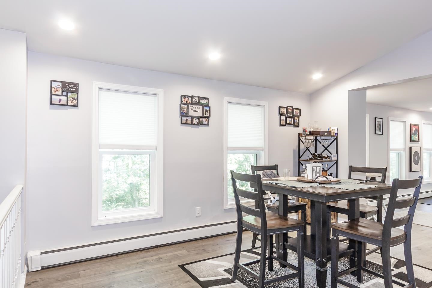 Sandown, New Hampshire 03873, United States, 3 Bedrooms Bedrooms, ,3 BathroomsBathrooms,Residential,Active,237964