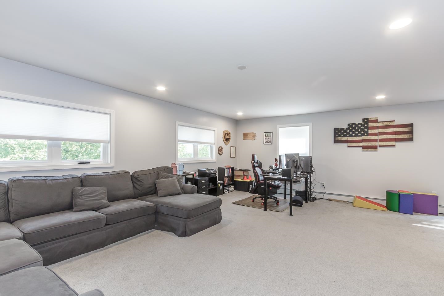 Sandown, New Hampshire 03873, United States, 3 Bedrooms Bedrooms, ,3 BathroomsBathrooms,Residential,Active,237964