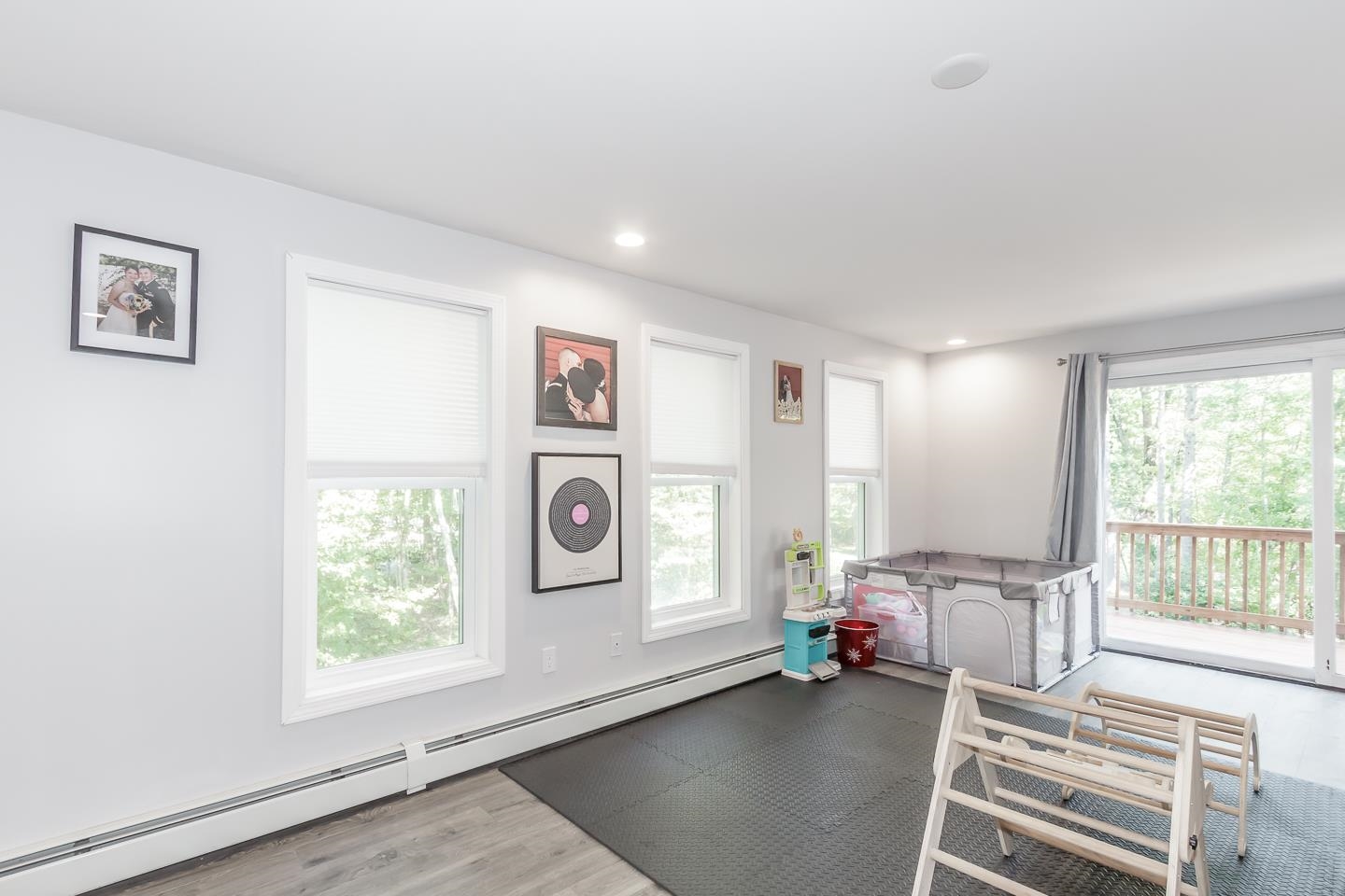 Sandown, New Hampshire 03873, United States, 3 Bedrooms Bedrooms, ,3 BathroomsBathrooms,Residential,Active,237964