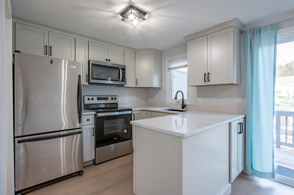 Photo of 36 Profile Circle, Nashua, NH 03063 (MLS # 5074147)